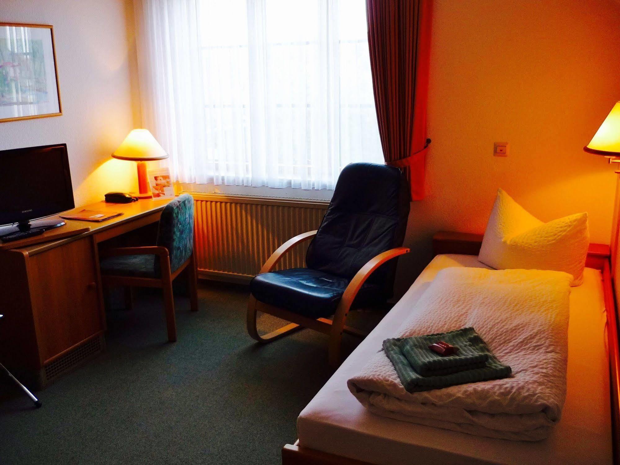 Hotel An Den Bleichen Щралзунд Екстериор снимка